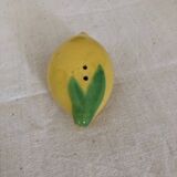 Salière en barbotine en forme de citron