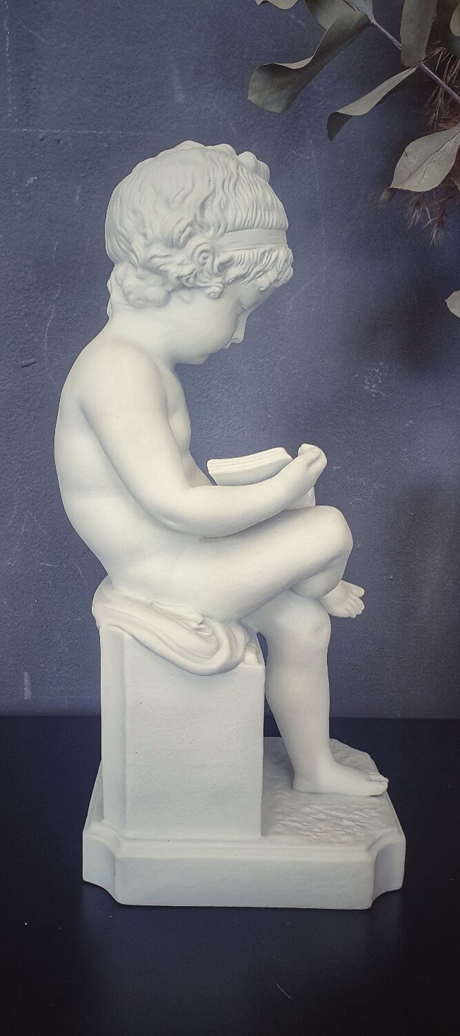 Sculpture of the child under study
