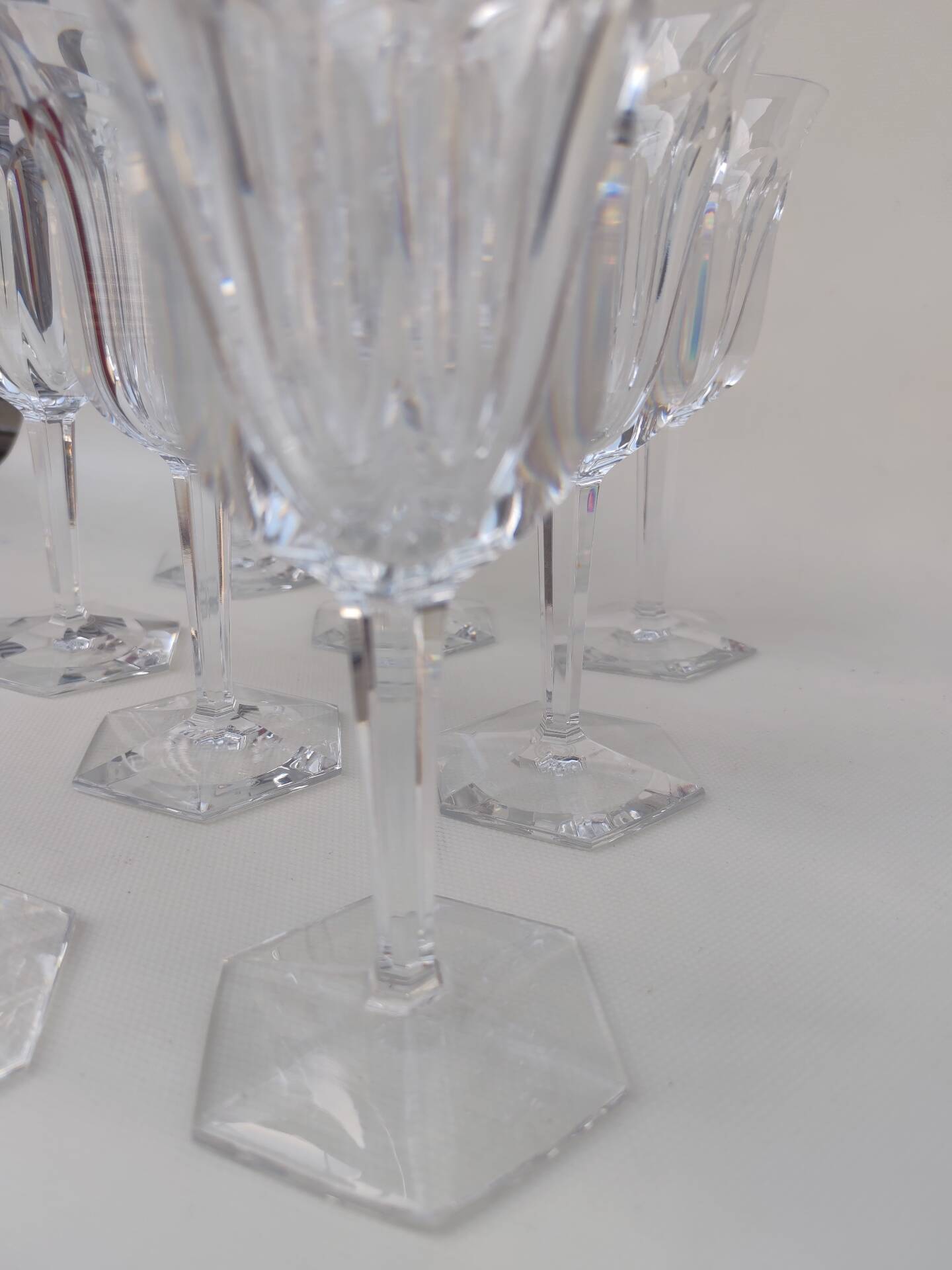 9 grands verres en cristal de baccarat, modèle Malmaison.