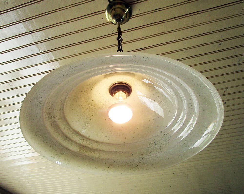 Suspension dome in satin and brass glass