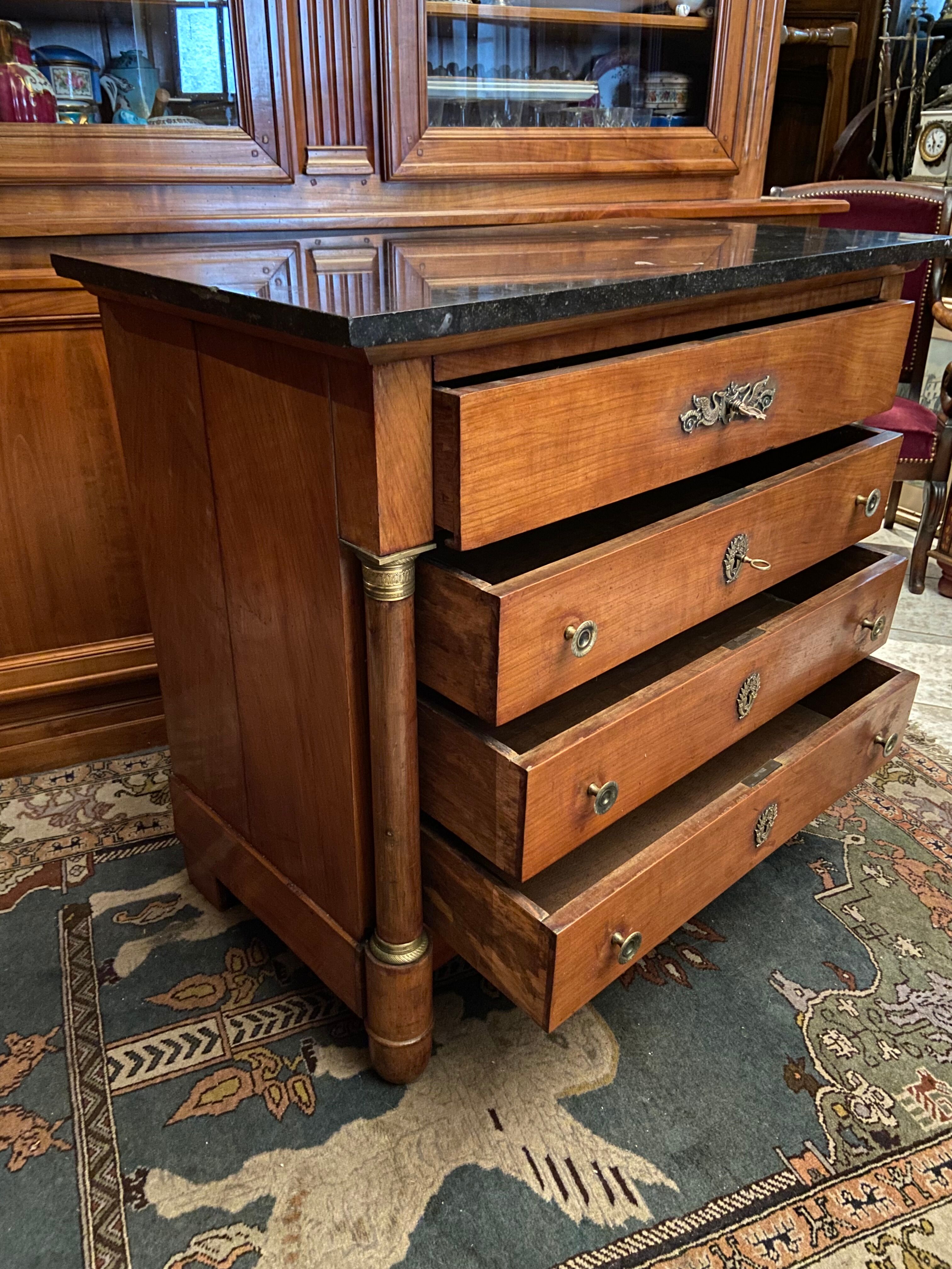 Chest of drawers with columns in blond walnut Empire style XIXth
