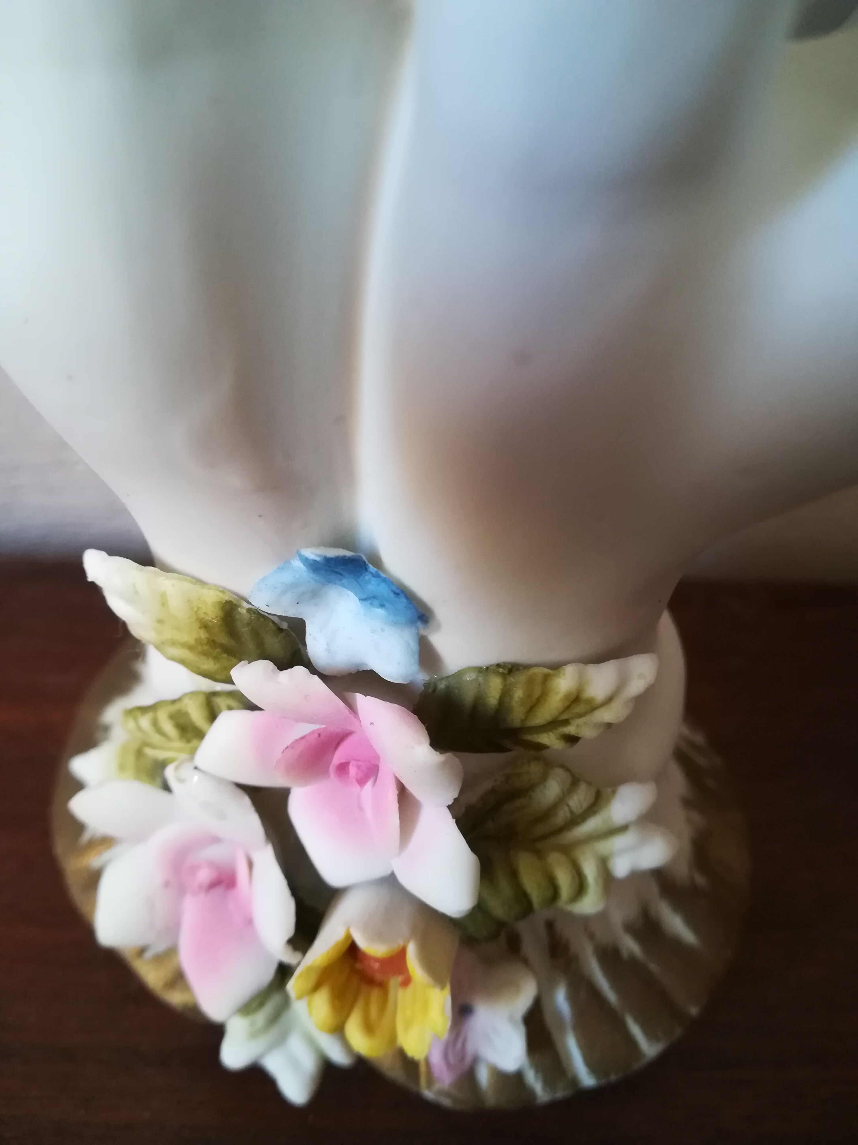 Vase hands in biscuit