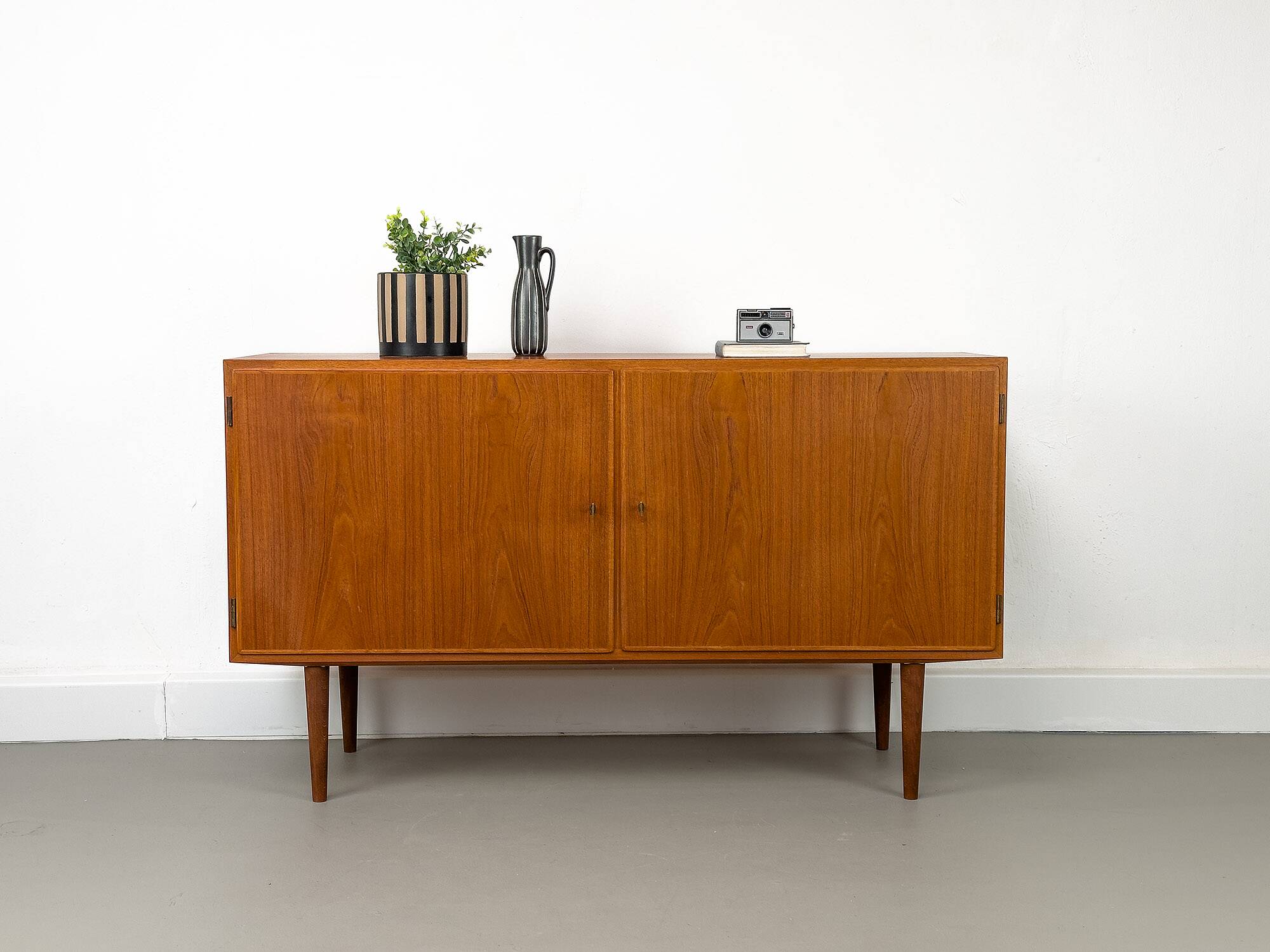 Enfilade danoise en teck par Carlo Jensen pour Hundevad & Co., 1960s