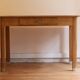 Table de cuisine ou de bureau en bois clair, années 30-40