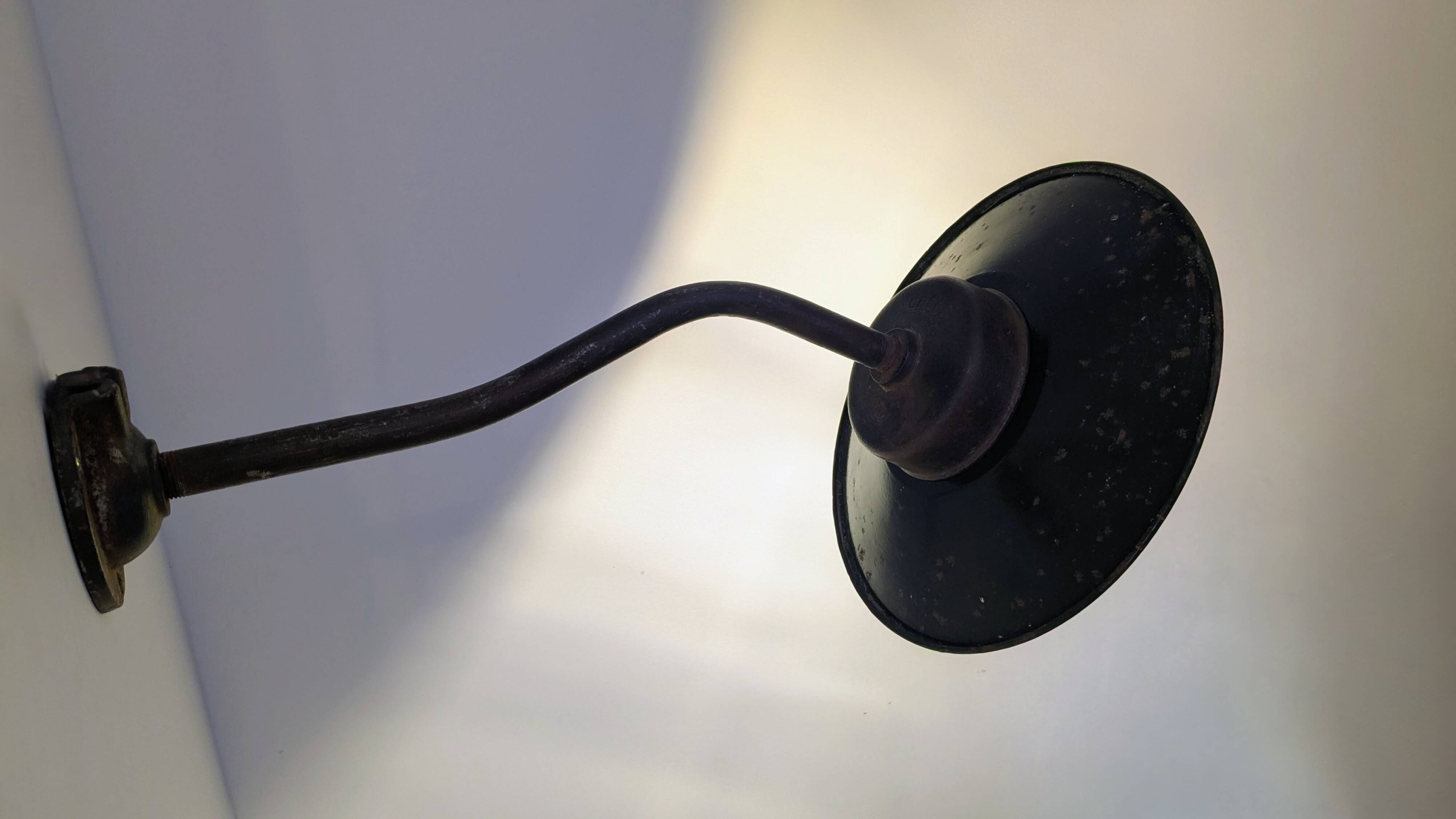 Antique wall light – Swan neck – Green enamelled sheet metal