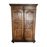 Armoire en noyer style Louis XV