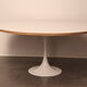 Table basse avec pied tulipe blanche - années 1960