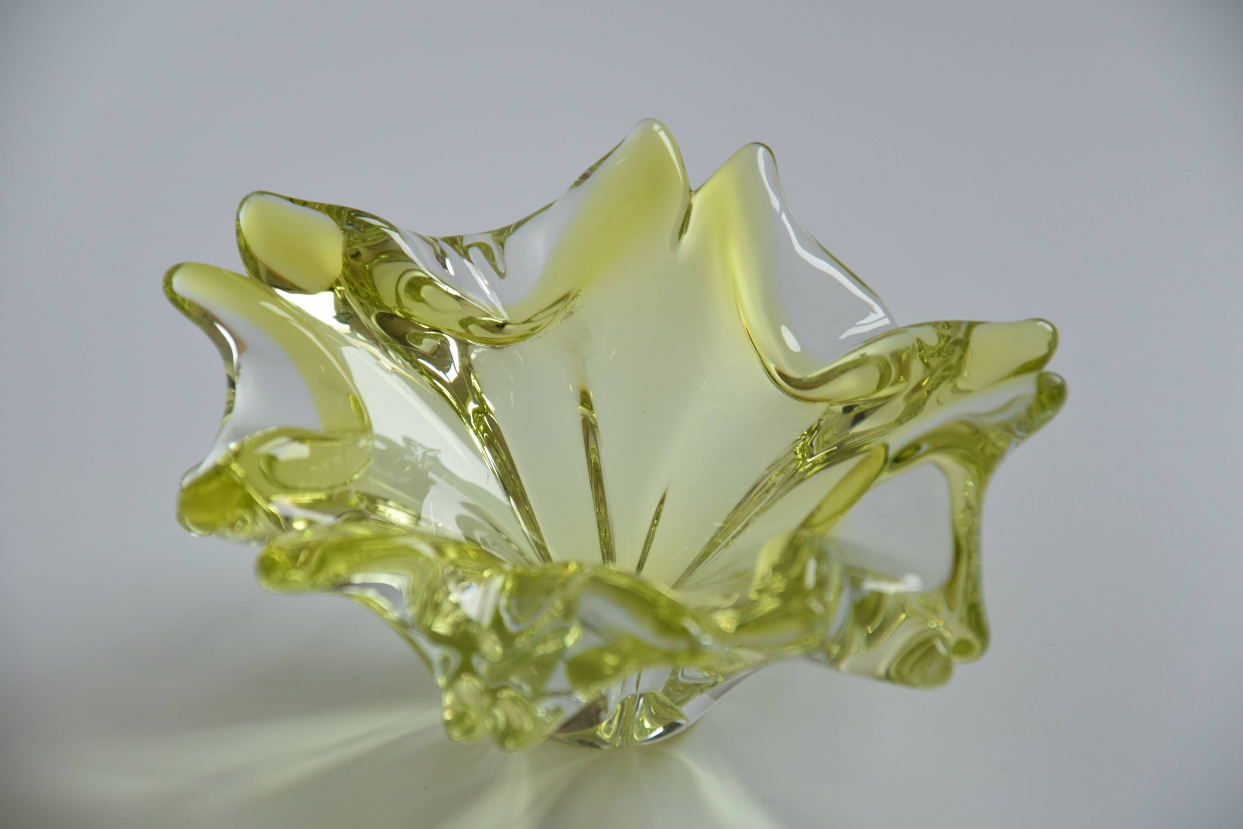 Jaroslav Taraba Art Glass Ashtray Bowl, Lednické Rovné Czechoslovakia