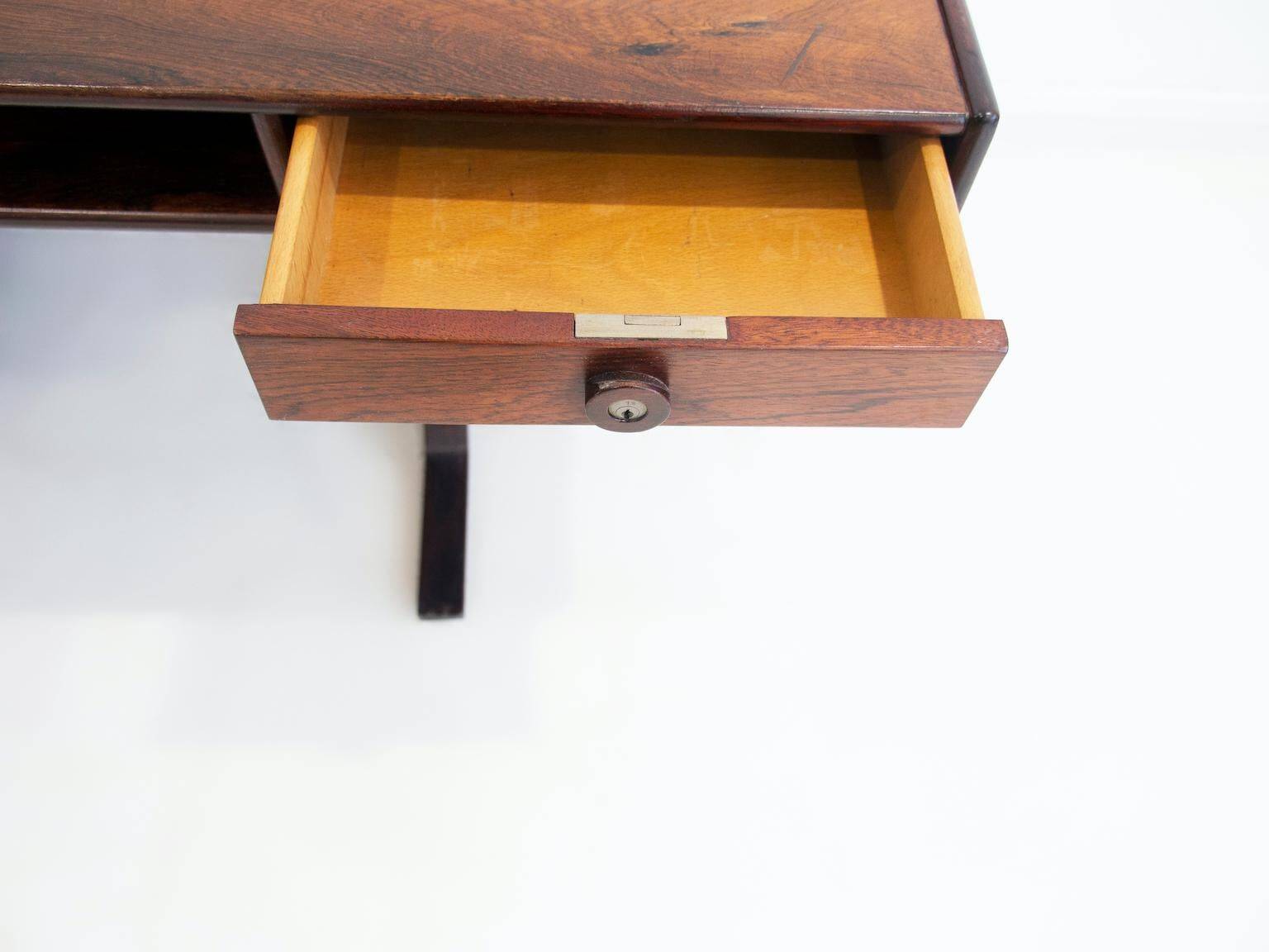 Modern mid-century wooden desk by Gianfranco Frattini for Bernini