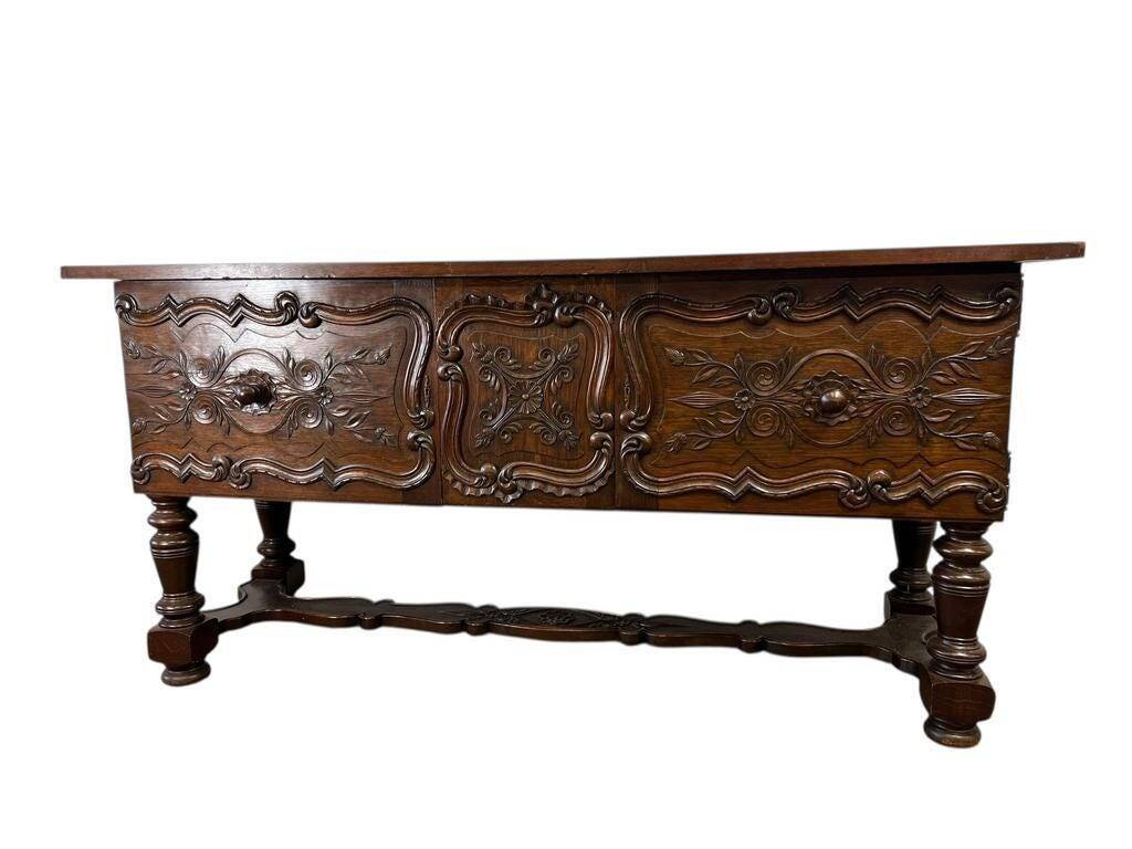 Buffet sculpté vintage en bois / armoire
