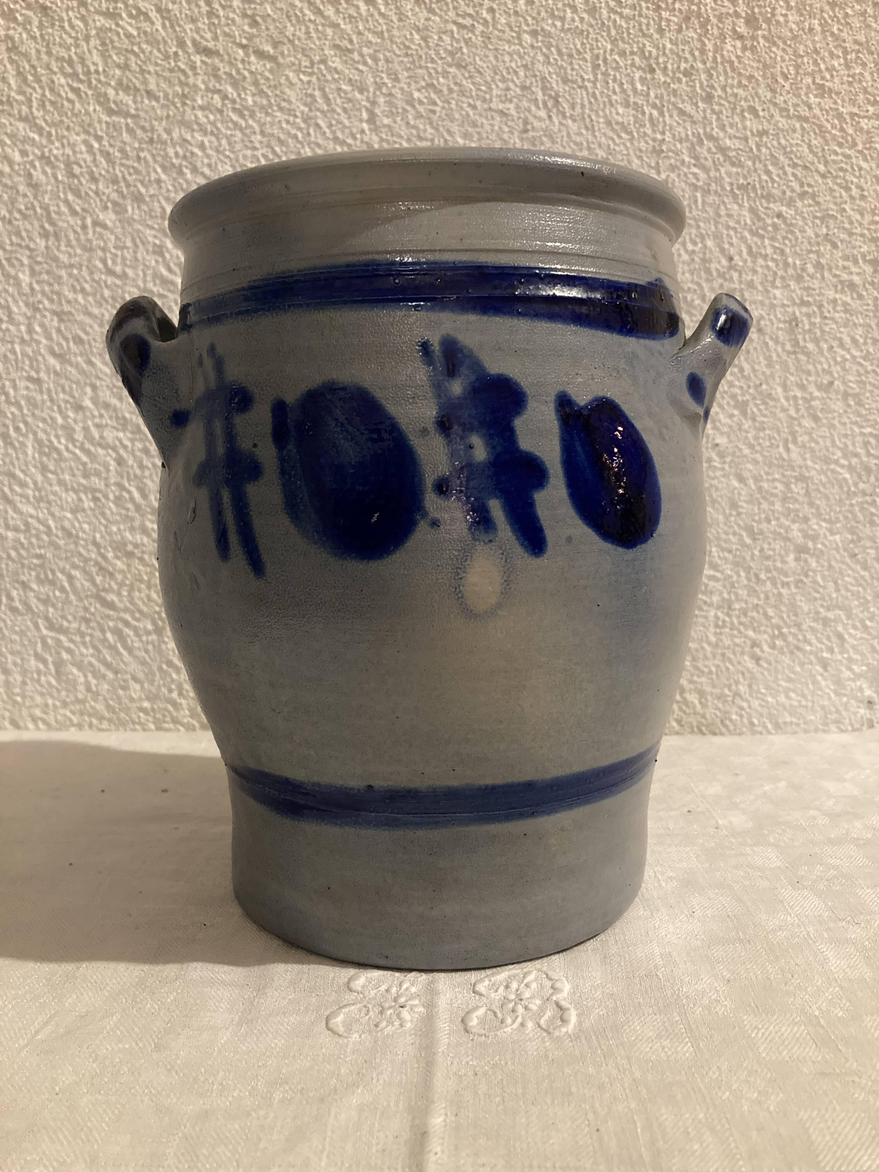 Grease pot in blue-patterned stoneware