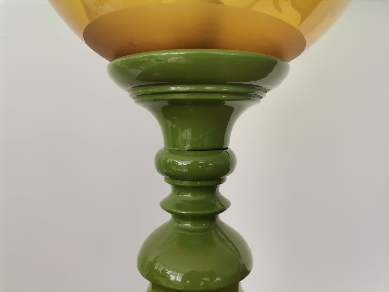 Mid-century italian yellow & green wood and glass table lamp
