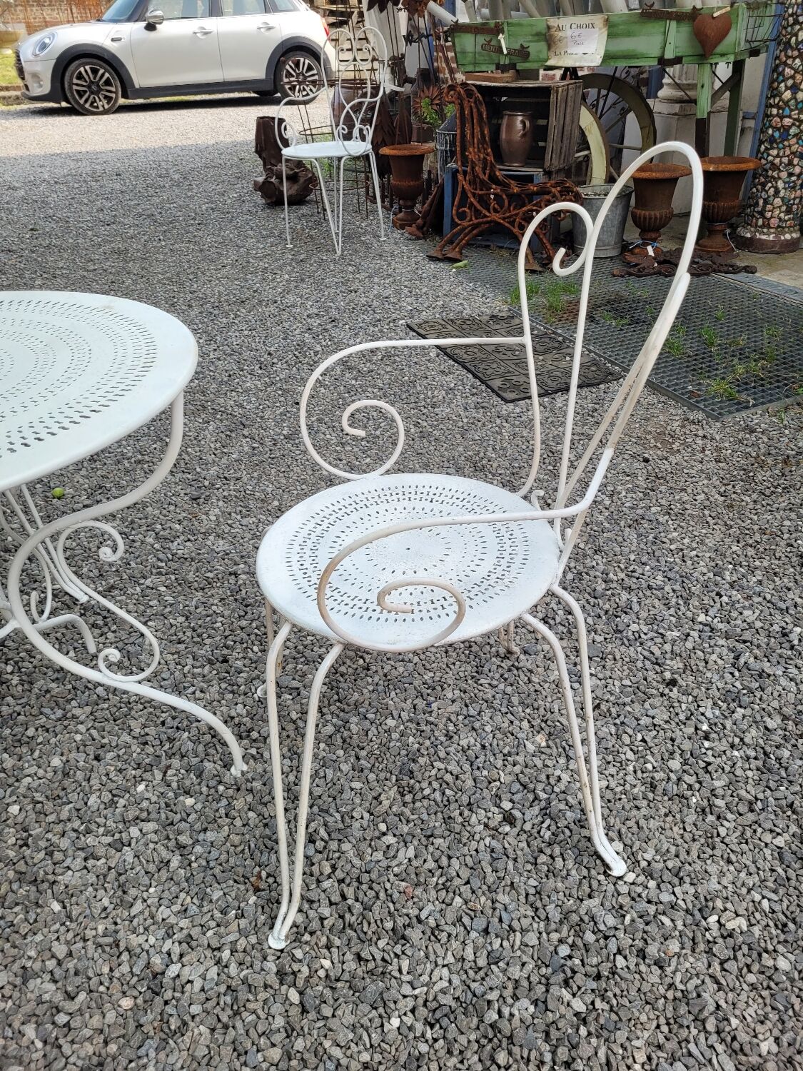 Ancien salon de jardin en fer forgé 3 fauteuils et table