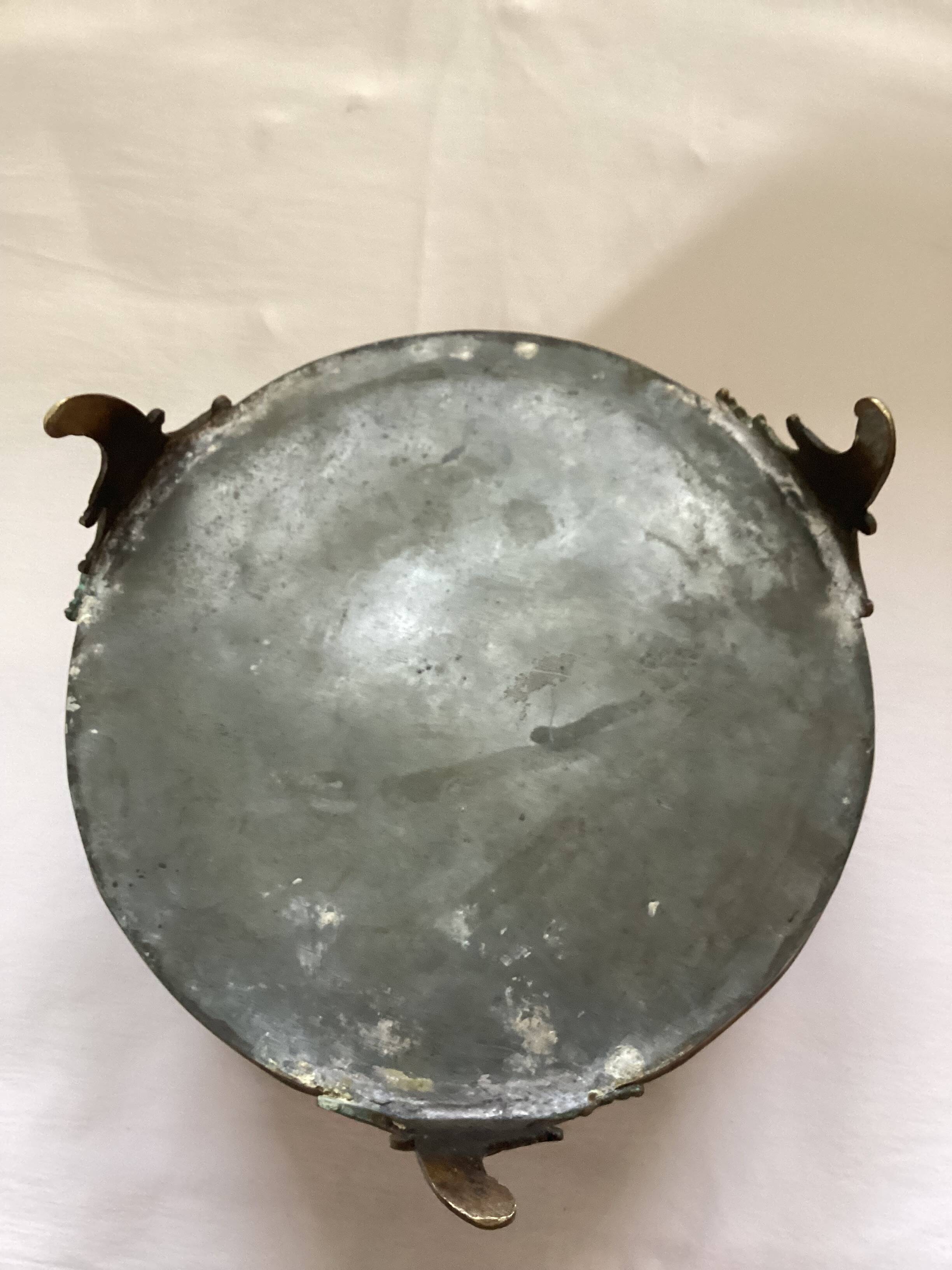 Old hidden pot in copper and zinc dimension: height -9 cm- diameter -0.5cm-