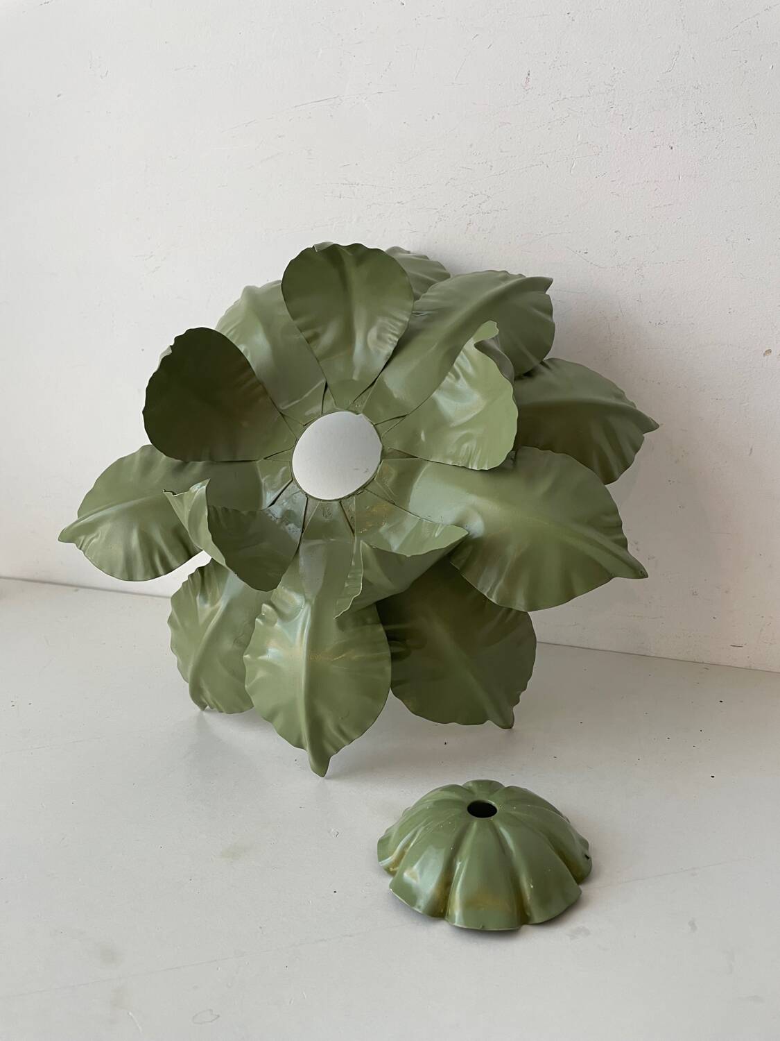 Green metal leaf wall light