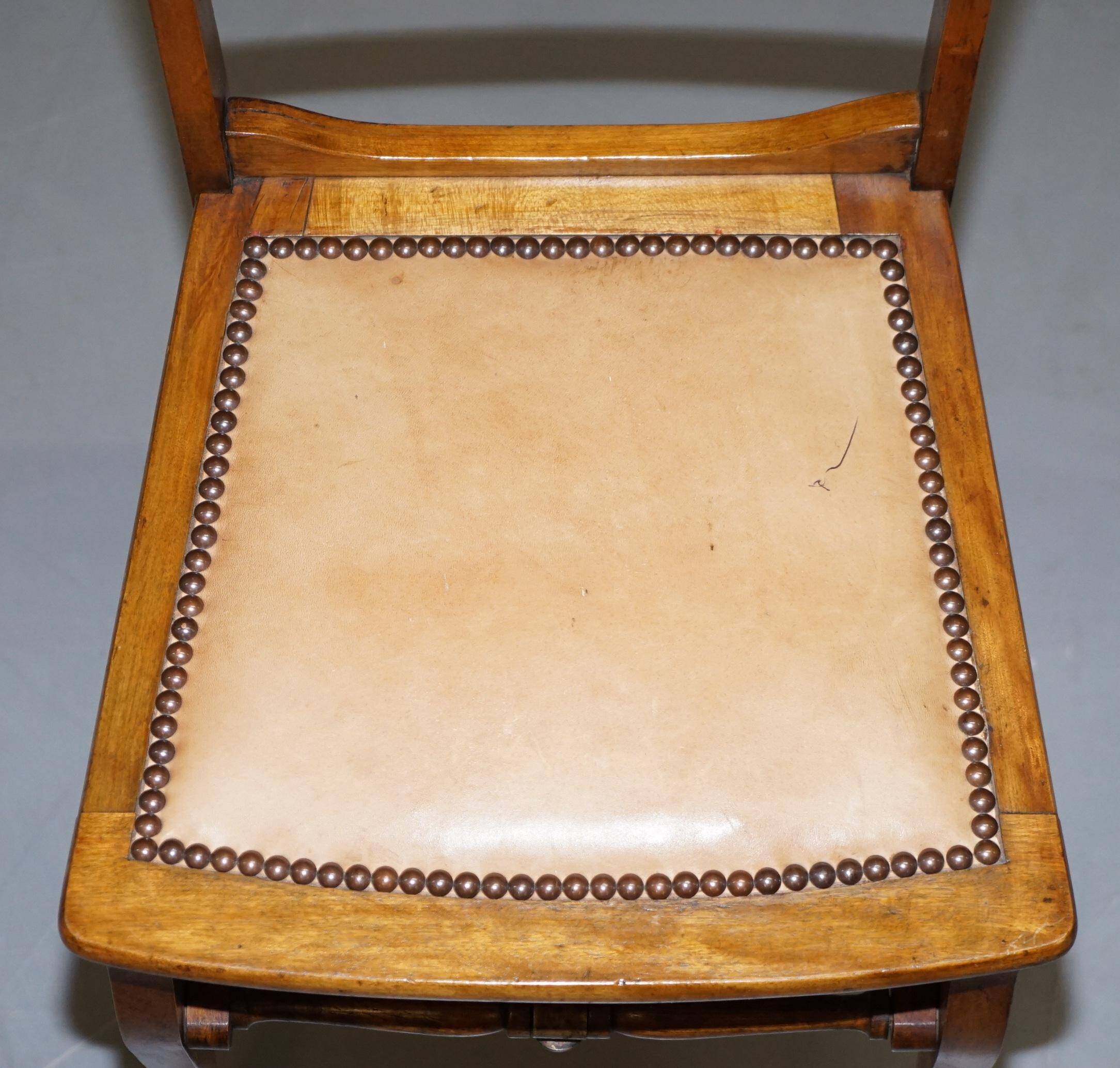 Chaise pliante militaire rare circa 1890 en fruitwood massif avec ferrure en laiton