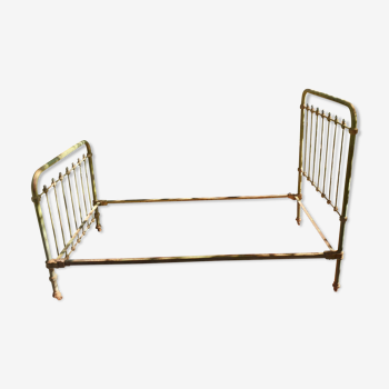 Metal bed