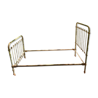 Metal bed