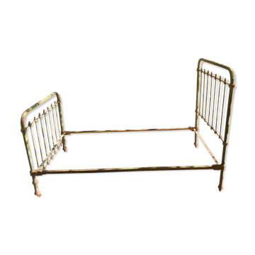 Metal bed