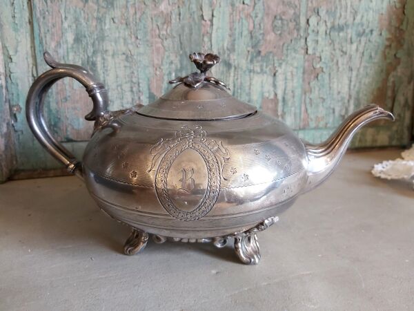 Ensemble théière et sucrier de James Dixon & Sons de Shefield en métal argenté