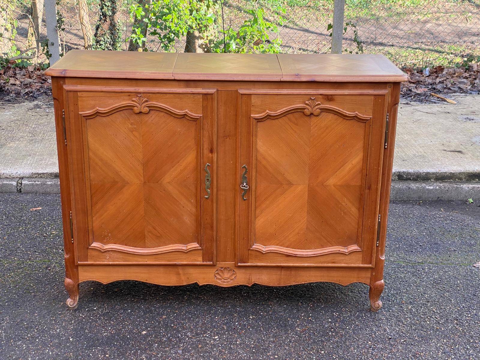 Louis XV buffet in solid wood from the 20th century with a turntable.