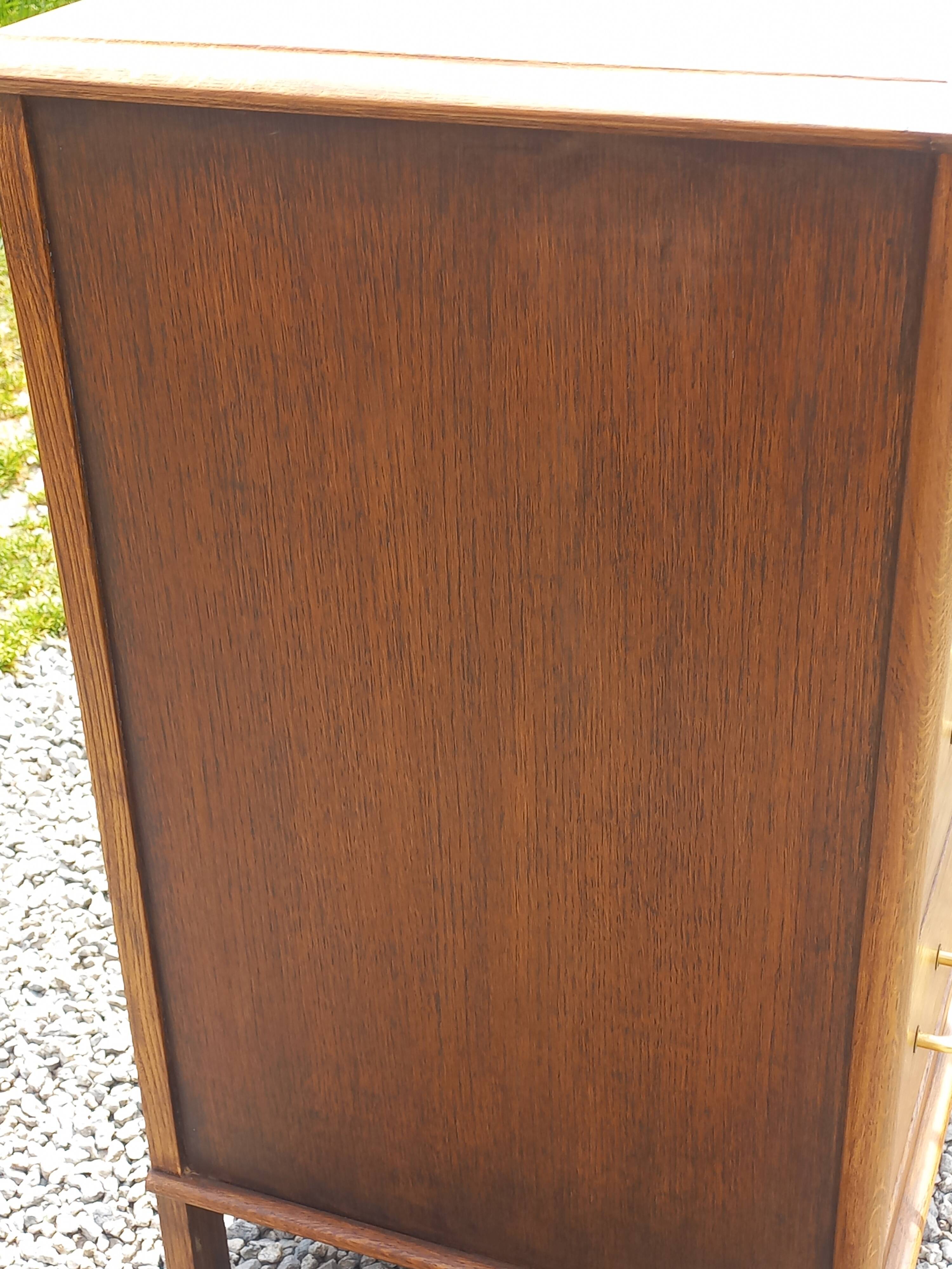 Vintage oak commode with tapered legs from the 1950s.