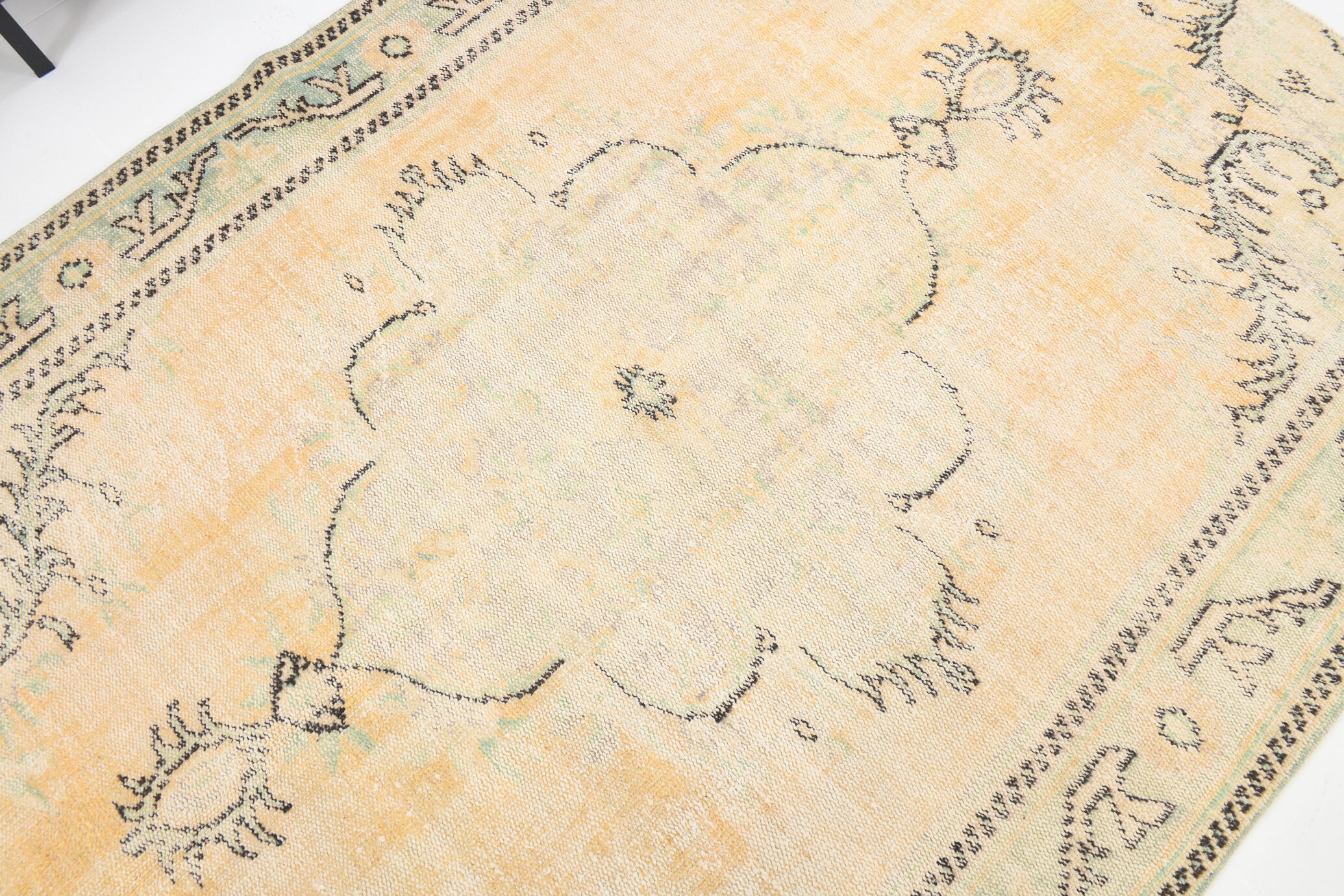 Classic faded yellow oushak rug 269x176cm