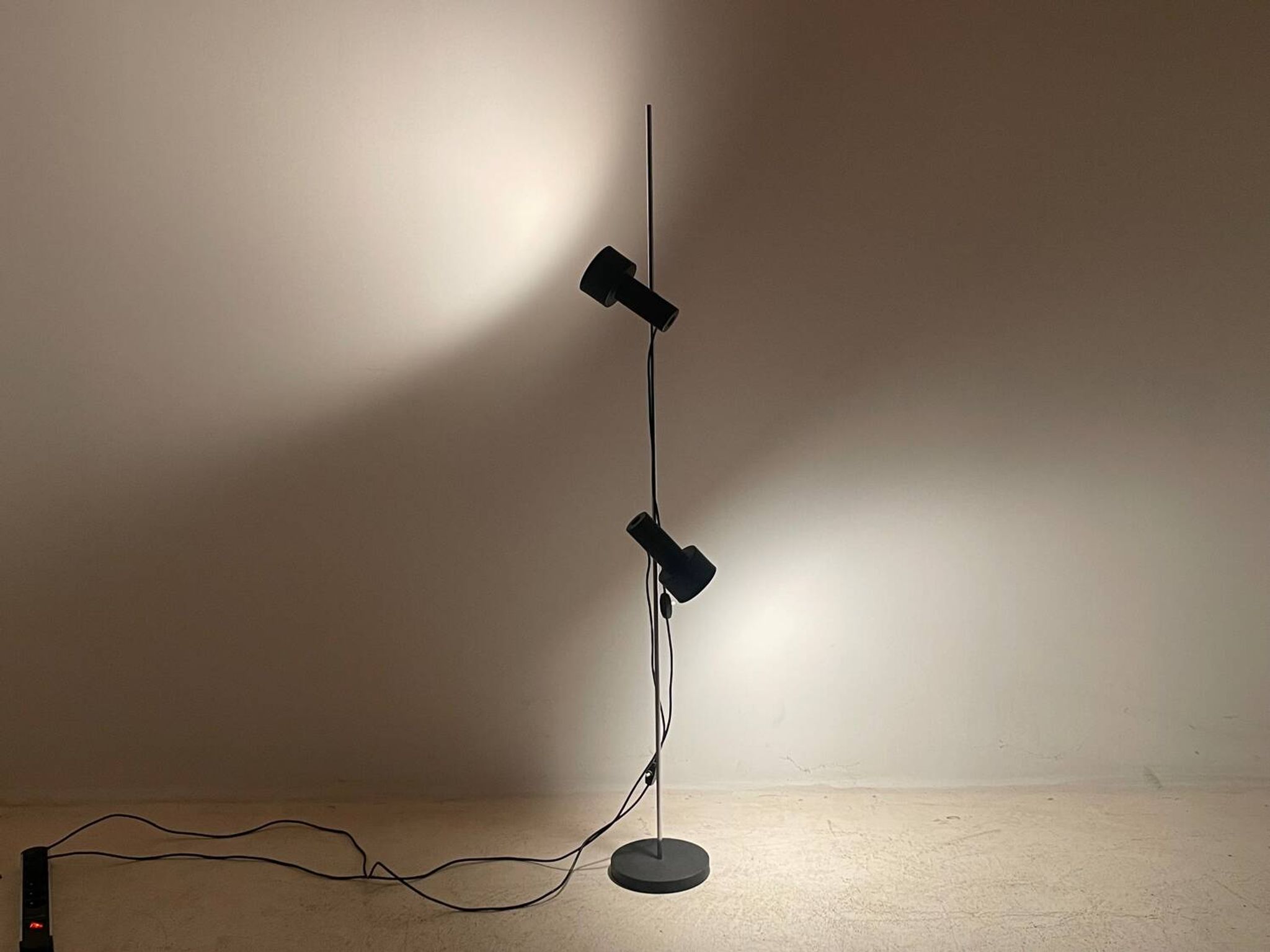 Lampe orientable de lecture 1960