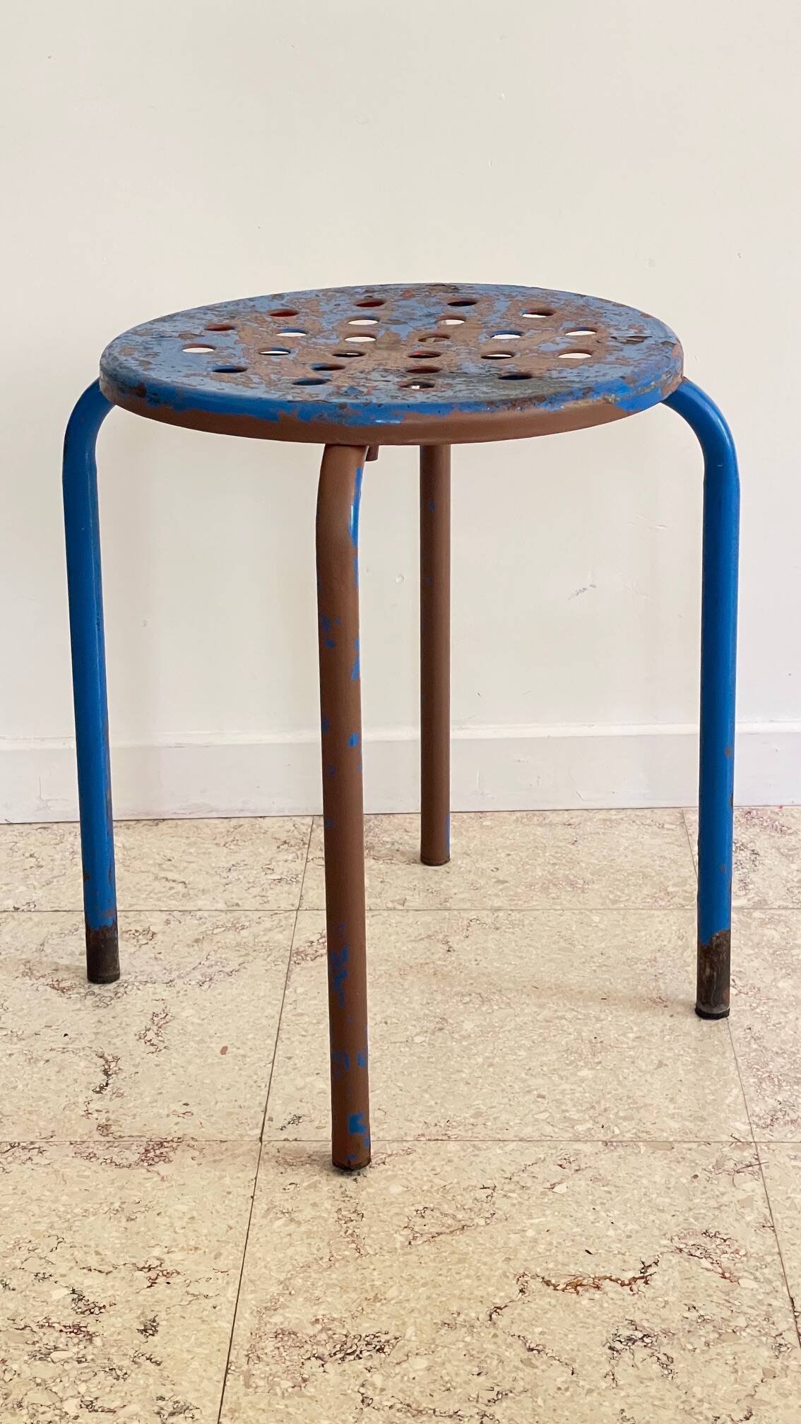 Tabouret industriel acier patine bleue & chocolat vintage