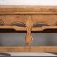 Table basse de grand format en cèdre à ceinture sculptée – Chine, vers 1920