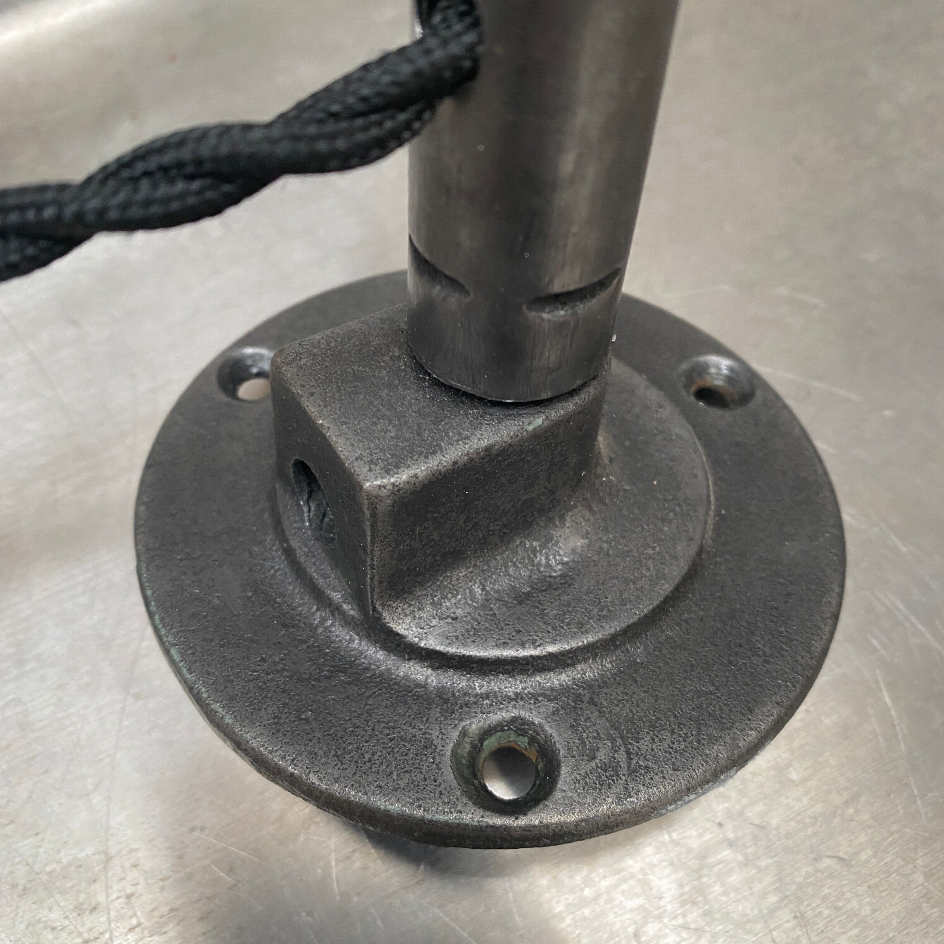 Industrial counterweight wall light from Solère