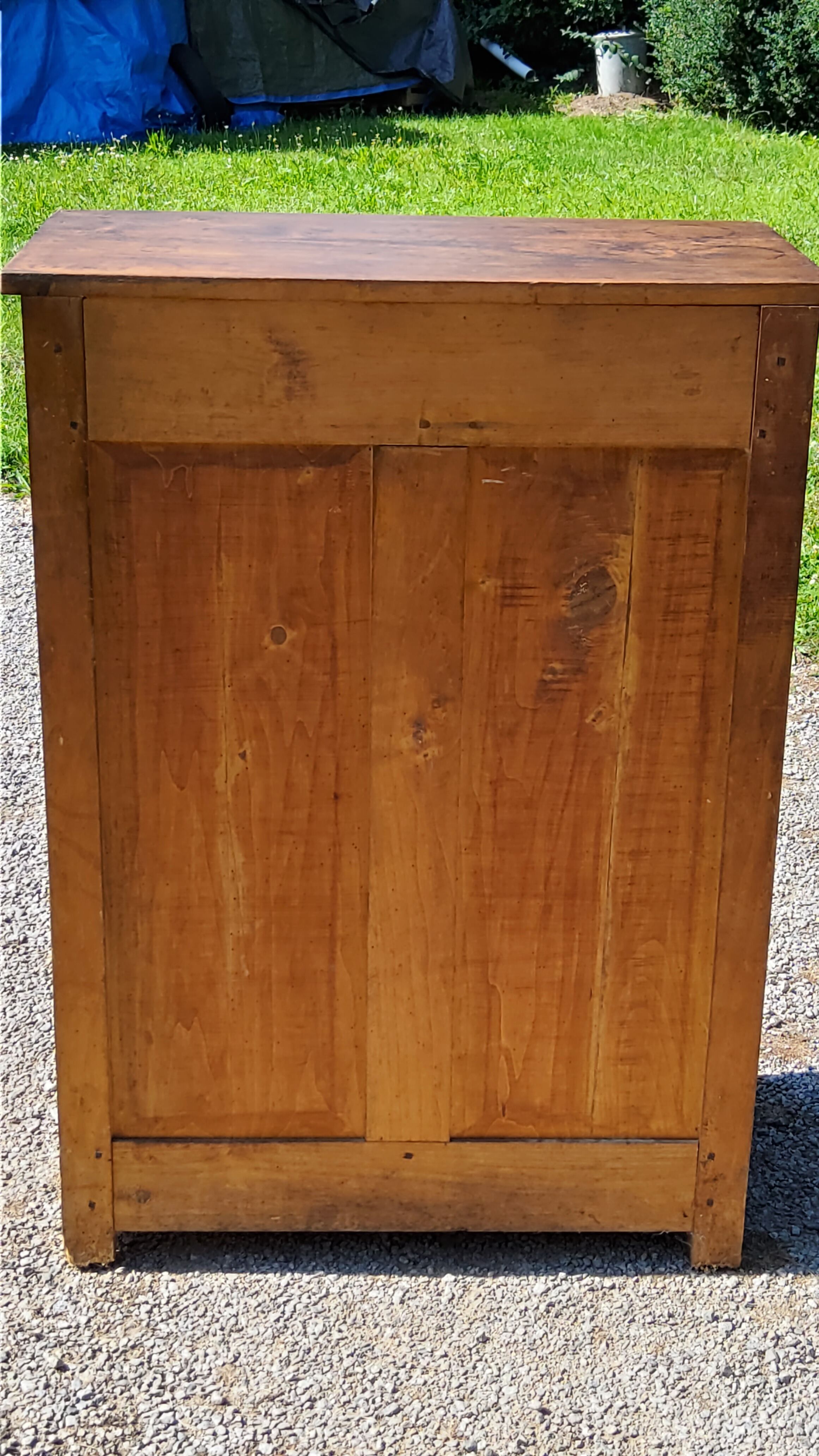 Buffet parisien à hauteur d’appui en peuplier 2 portes 2 tiroirs des années 20