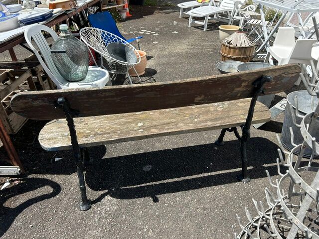 Antique garden bench in cast iron and wood from the 1940s