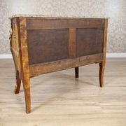Commode de style français avec dessus en granit, années 1890.