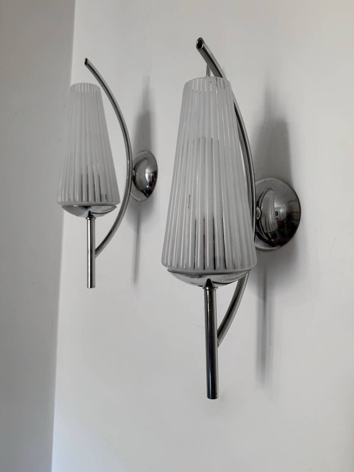 Chrome and ribbed glass wall lights from the 60s (X2)