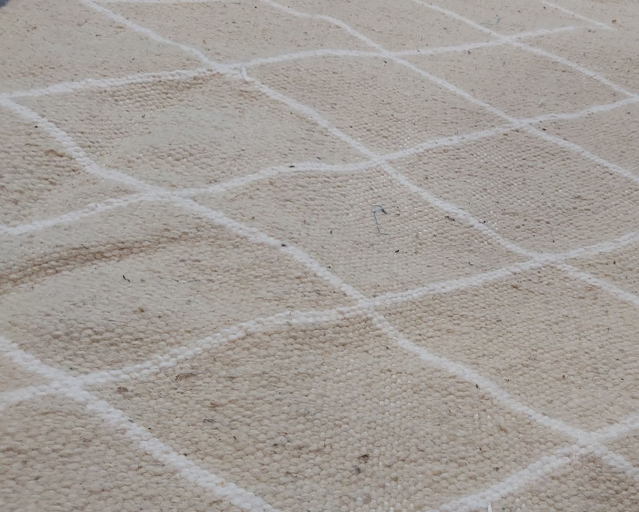 Tapis beige et blanc fait main en pure laine 65x144cm