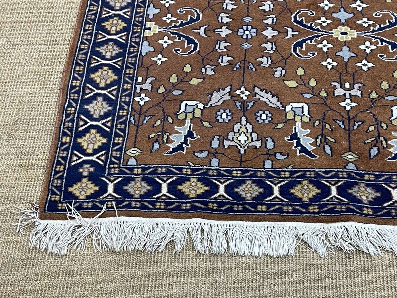 Handmade Pakistani wool rug - L=1m75 l=1m27..