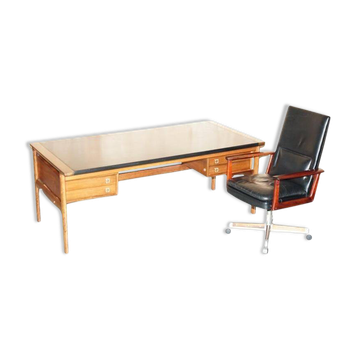 Arne Vodder model 419 executive chair and model 223 desk in rosewood and leather.