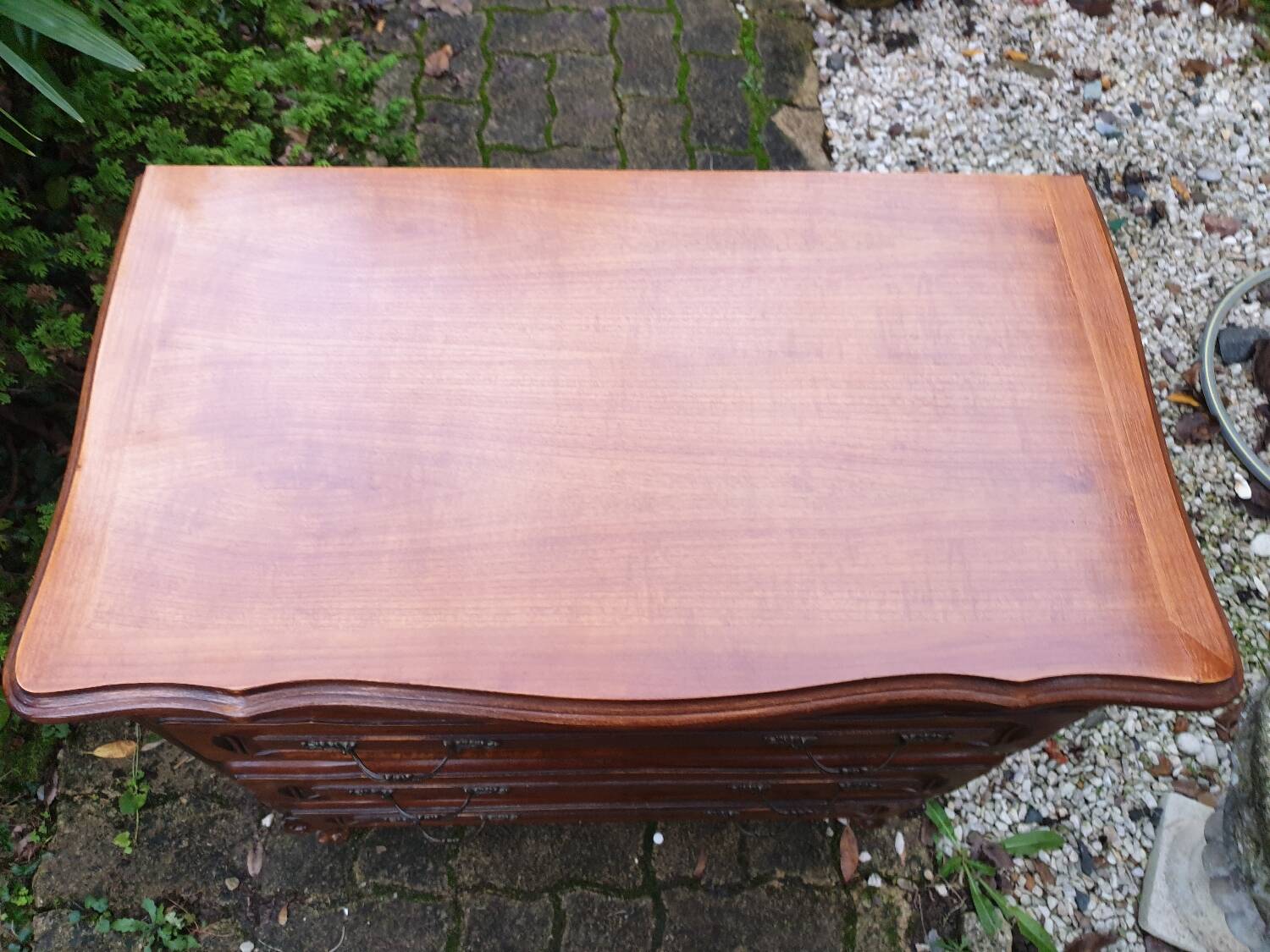 Commode Louis XV en merisier massif