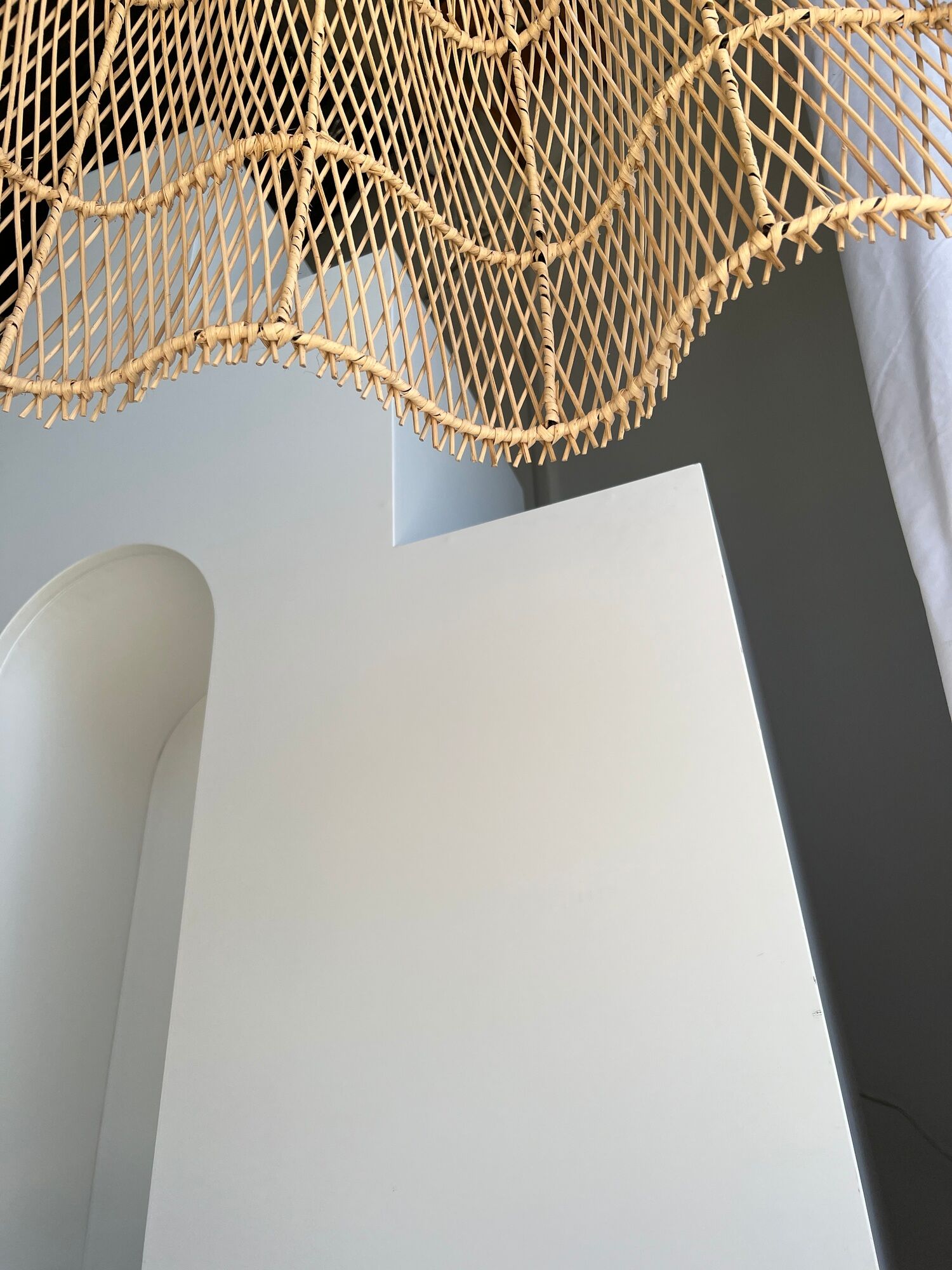 Rattan pendant lamp in the shape of a flower
