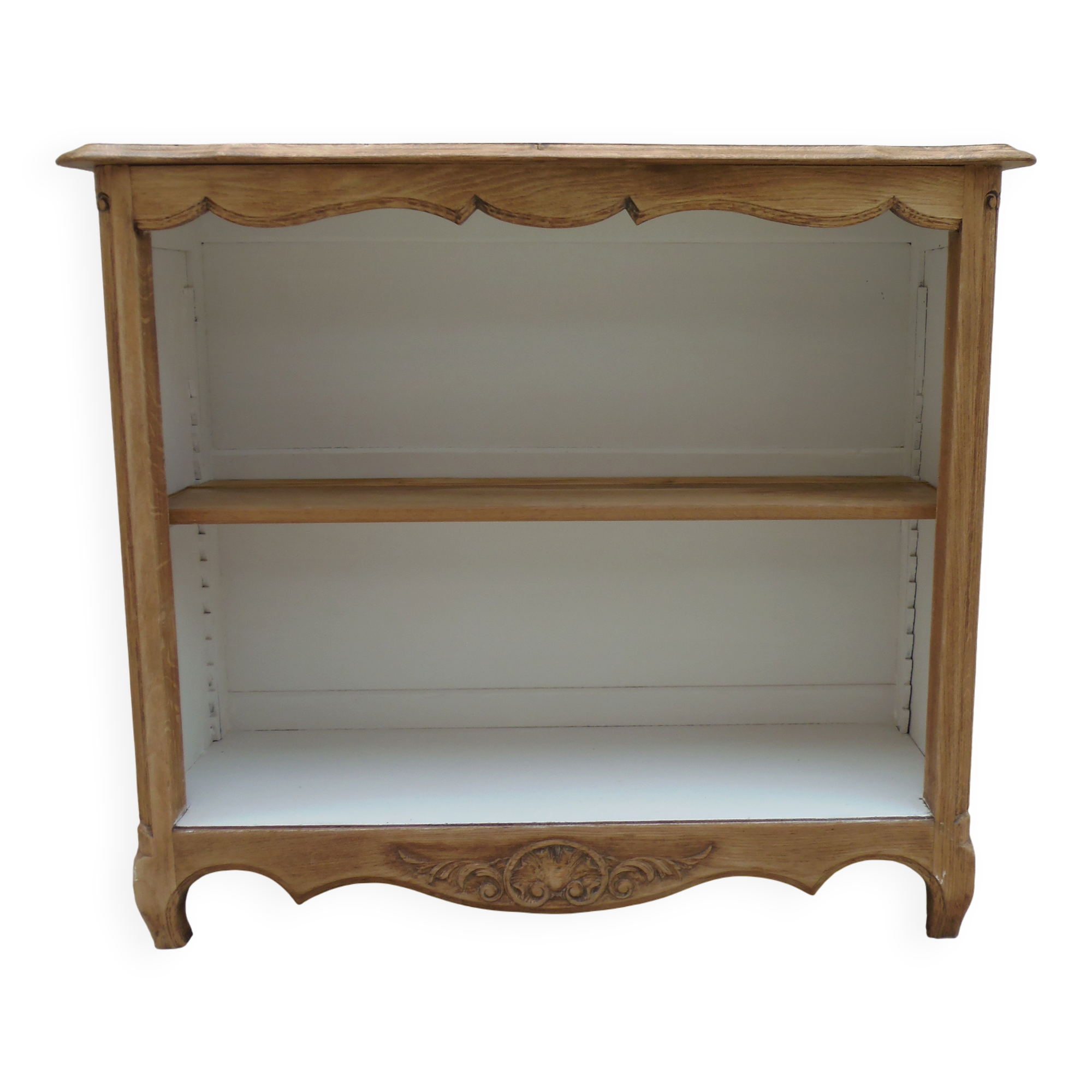 Old oak library with pearl grey interior.