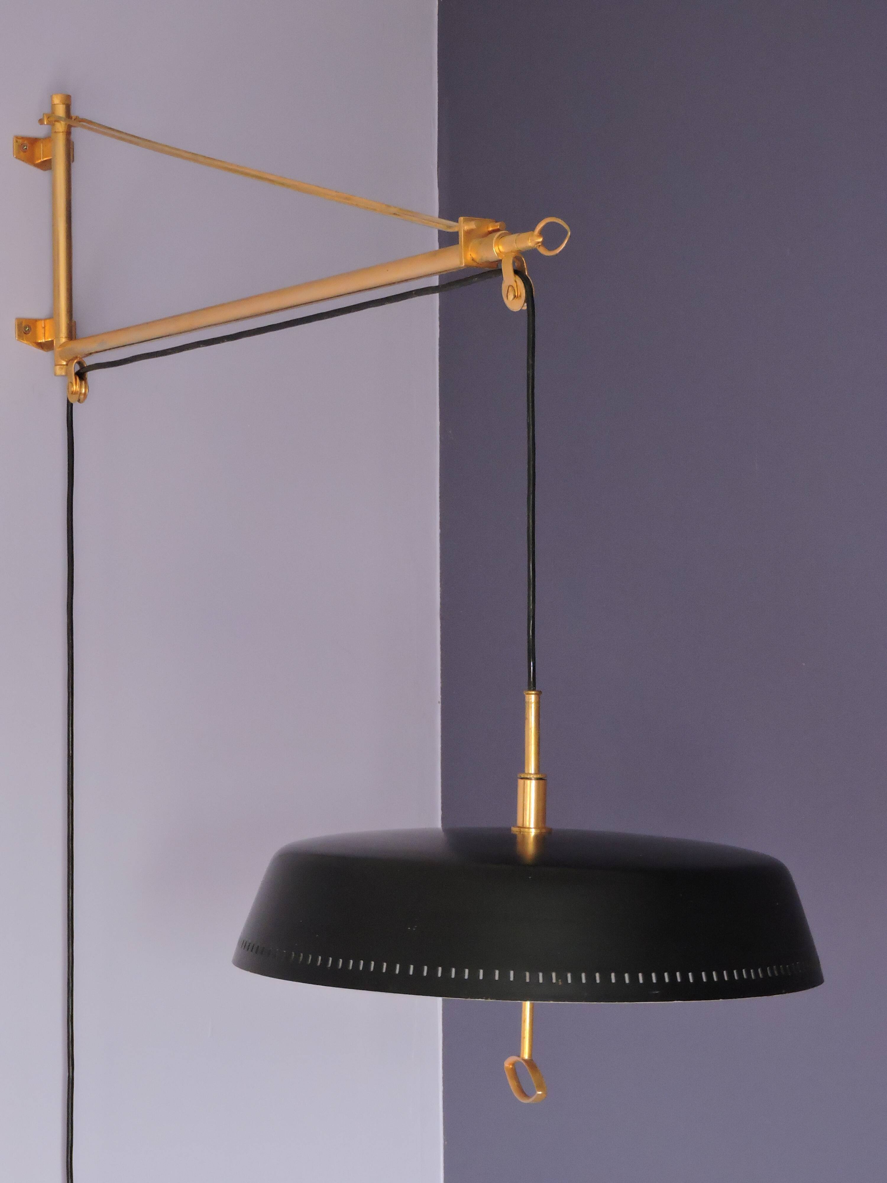 Wall lamp with telescopic counterweight Stilnovo brass