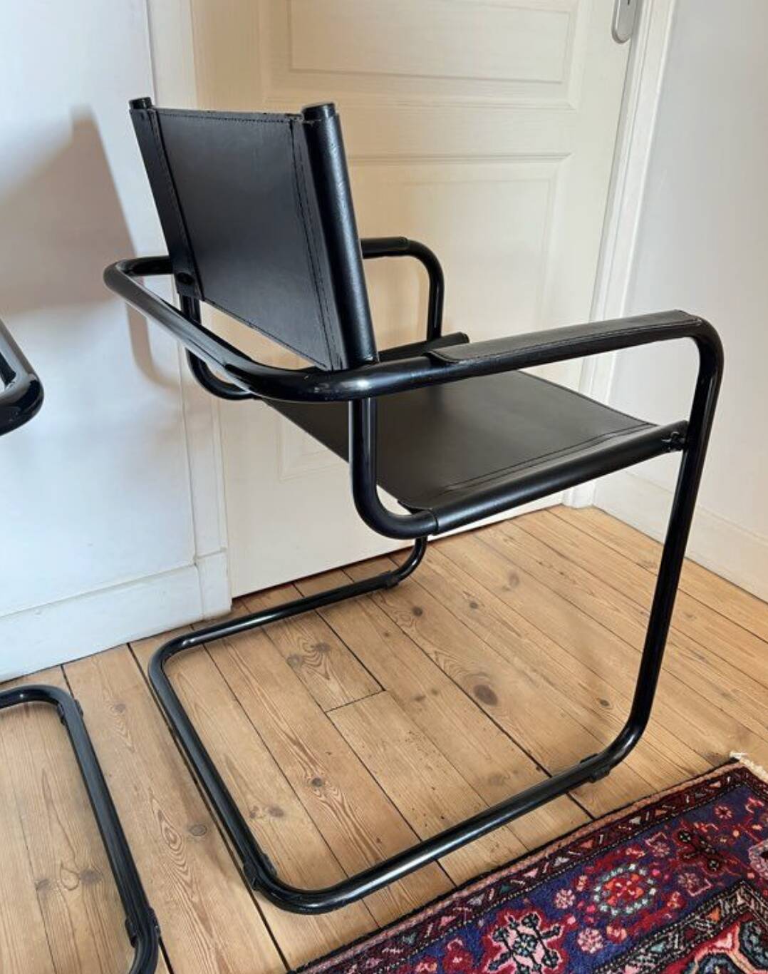 Pair of Cantilever armchairs in leather and black tubular - 1970s
