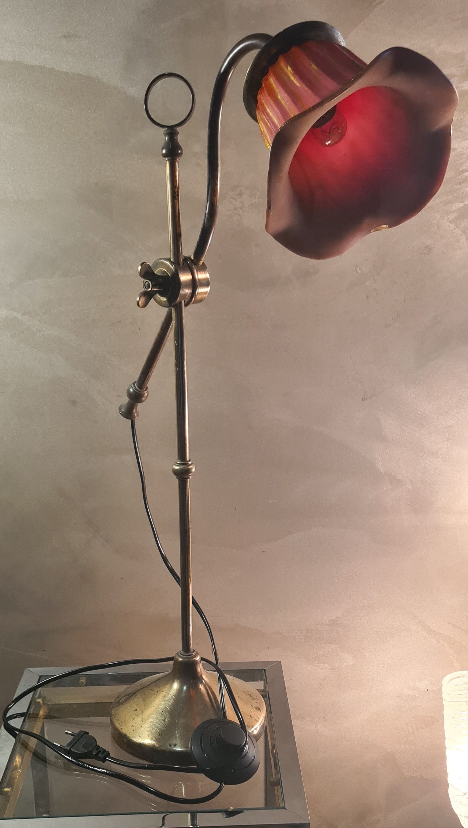 lamp1900 brass base cast iron very heavy, tulip red painted and gold