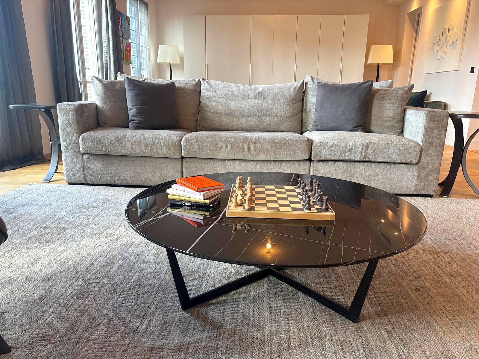 Round coffee table NV Gallery in black marble