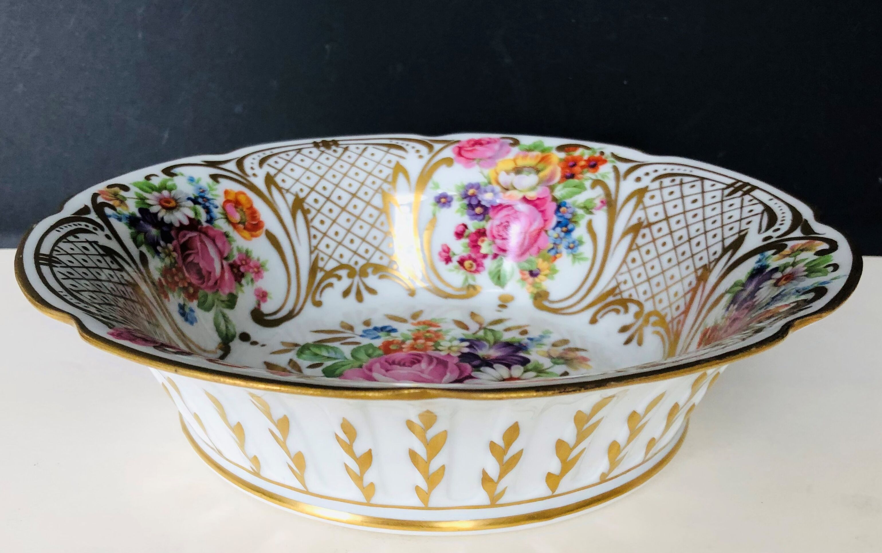 Coupe à fruits en porcelaine de Limoges