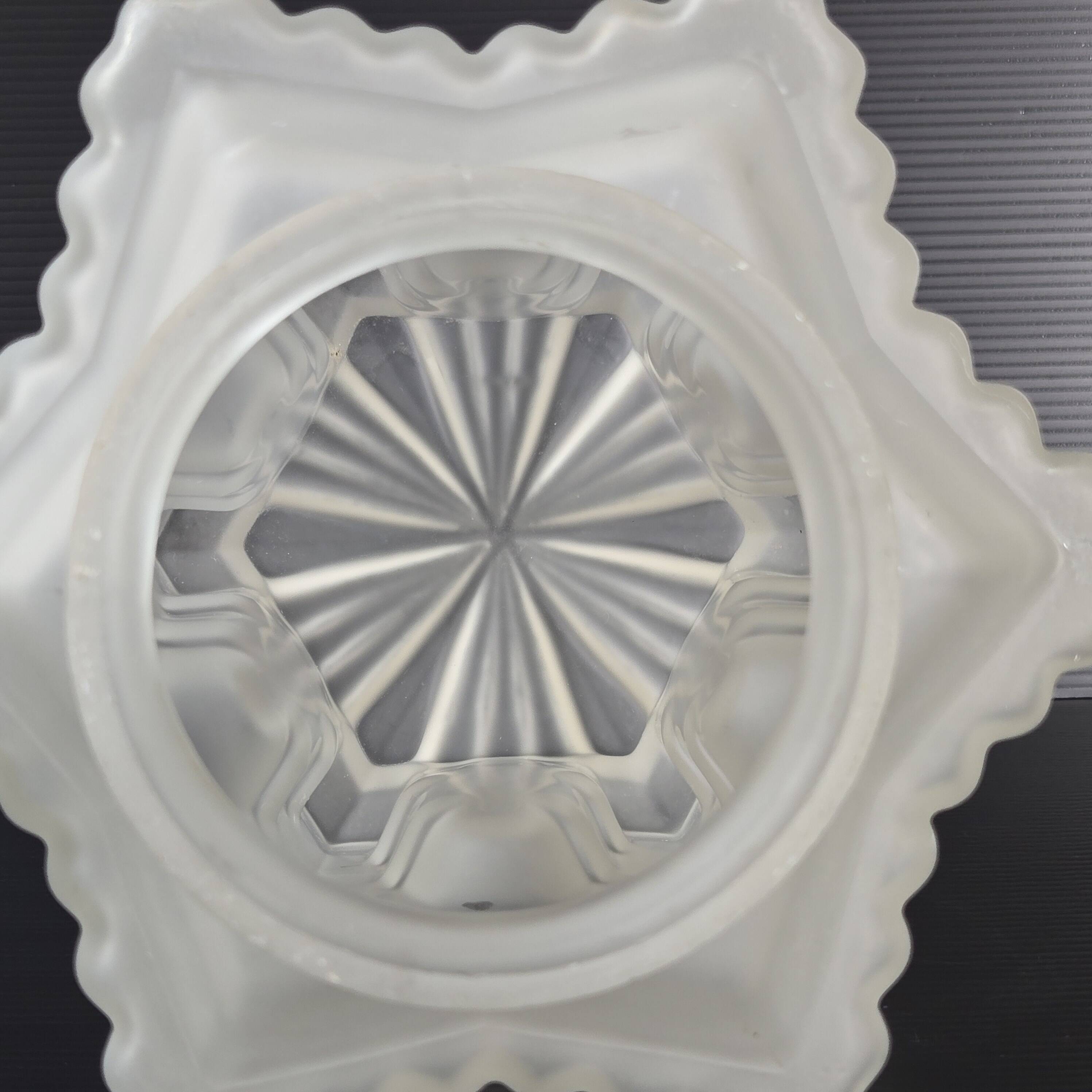 Globe skyscraper streamline art deco 1920