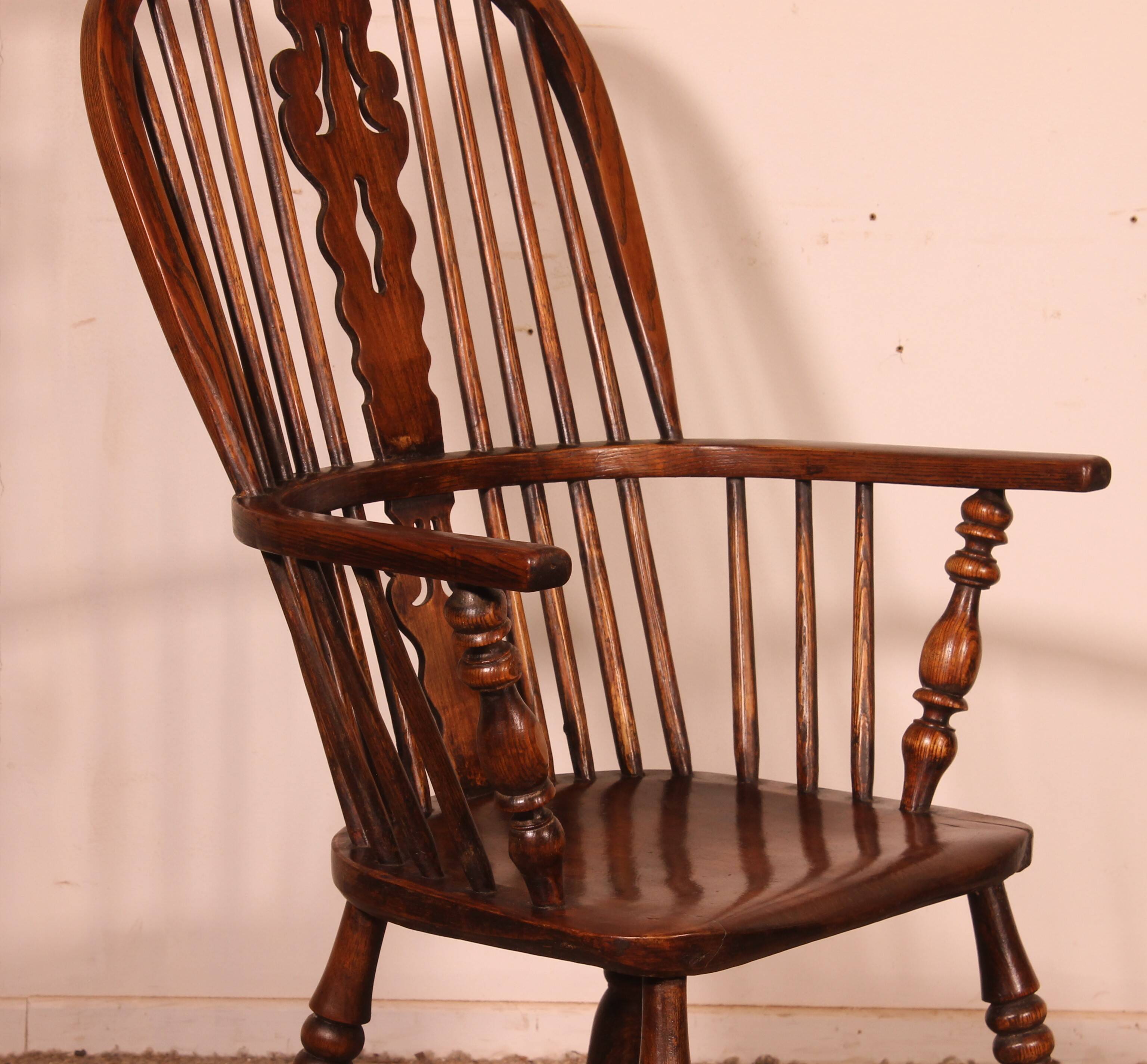 Windsor armchair in ash and elm from the early 19th century