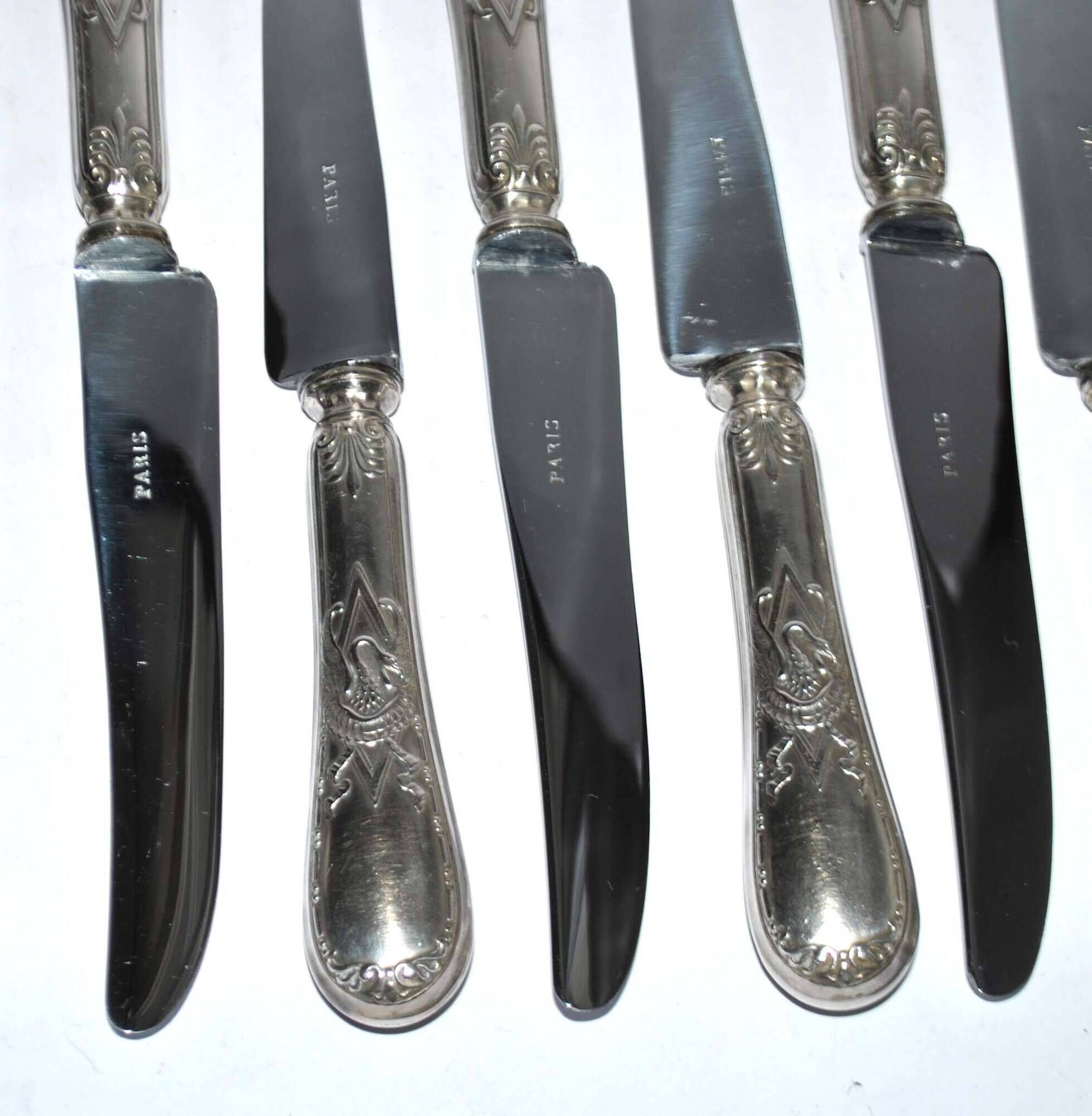 Set of 12 Napoleon Empire table knives - 19th century diamond swan decoration.