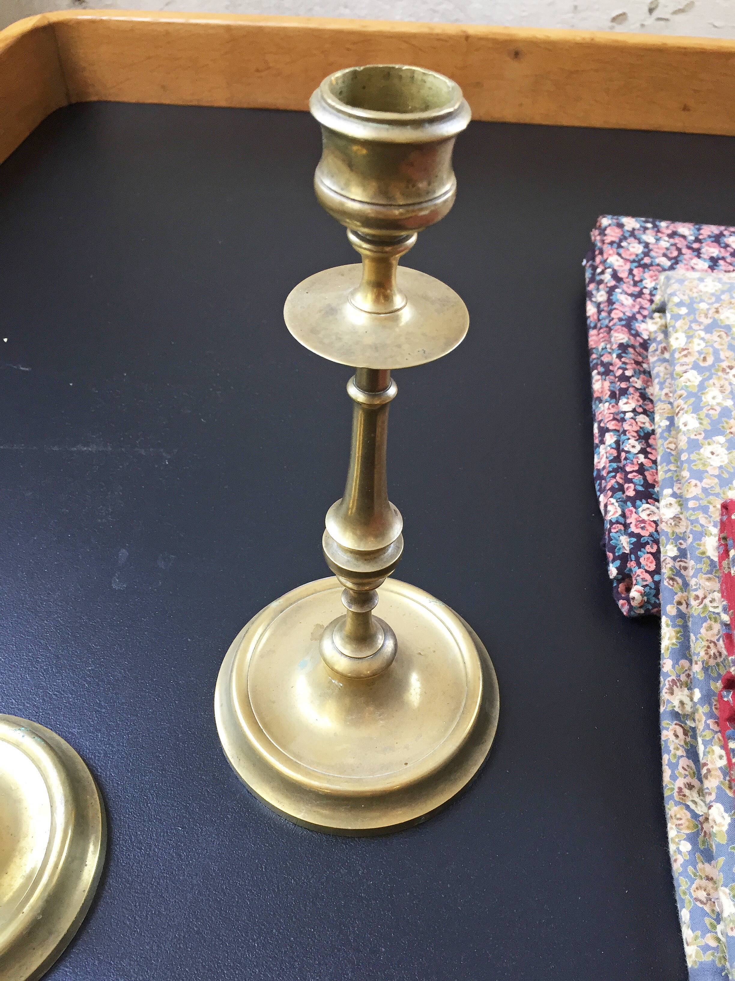 Paire de chandeliers en laiton
